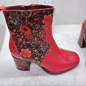 L’artiste red boots